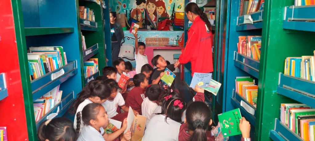 Biblioteca Móvil del Gobierno de la Capital continúa visitando a niños y niñas de&nbsp;SLP