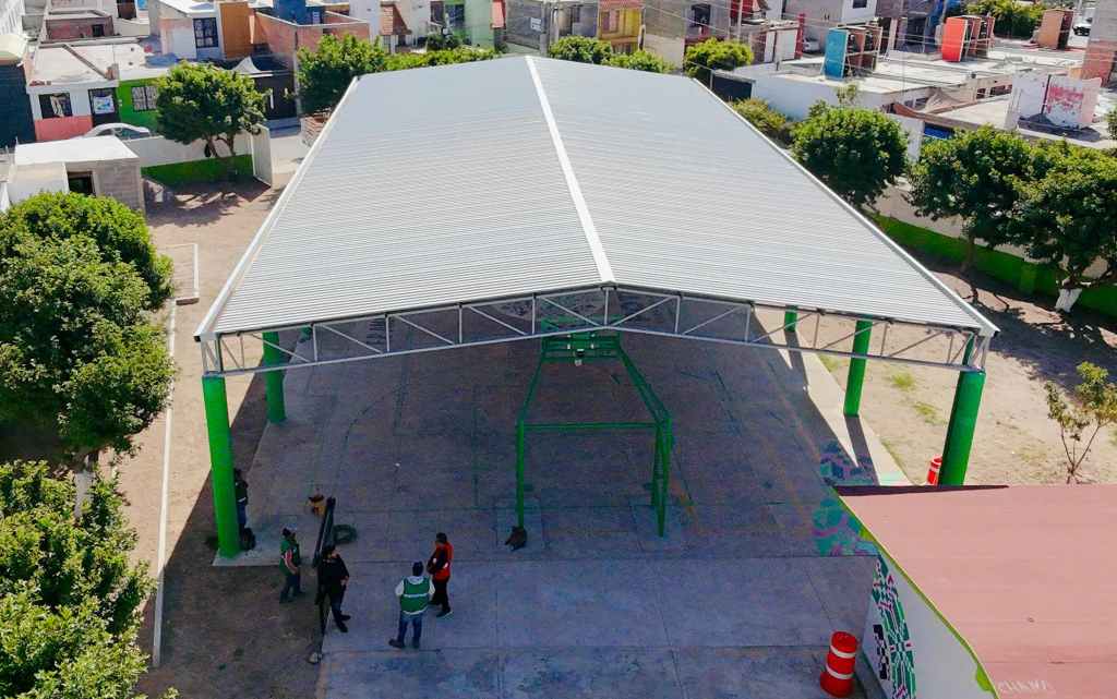 JUAN MANUEL NAVARRO ENTREGA TECHADO Y ANUNCIA REHABILITACIÓN DE PRIMARIA EN COLONIA SAN&nbsp;JOSÉ