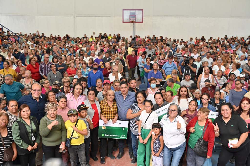 PERSONAS ADULTAS MAYORES Y MADRES SOLTERAS RECIBEN MÁS APOYO DE RICARDO&nbsp;GALLARDO