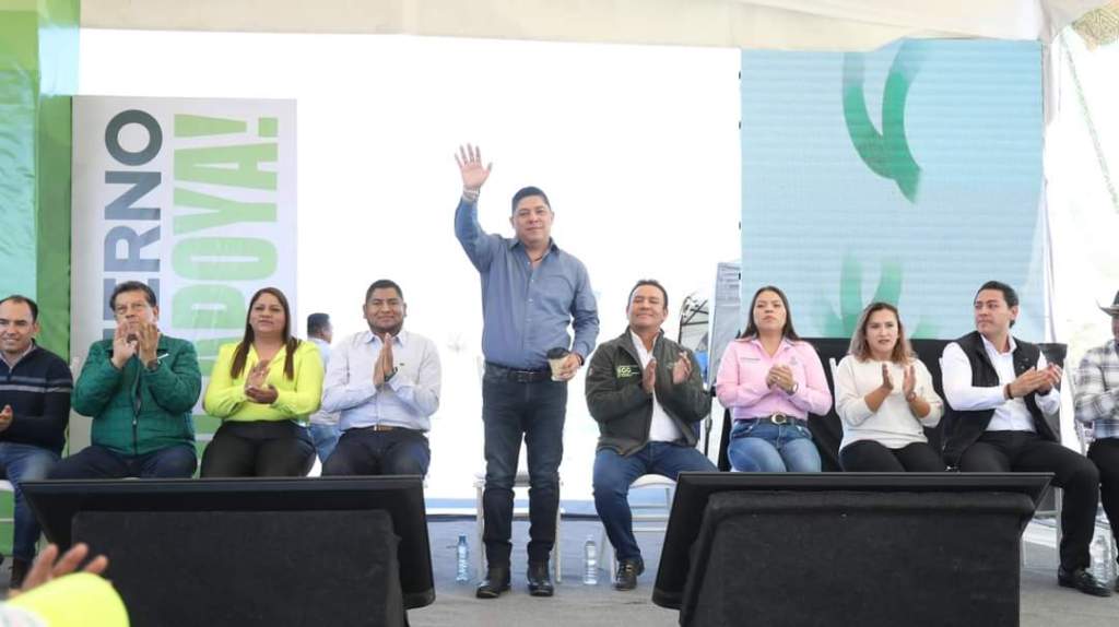 VILLARREYENSES AGRADECEN A RICARDO GALLARDO POR OBRA&nbsp;CARRETERA