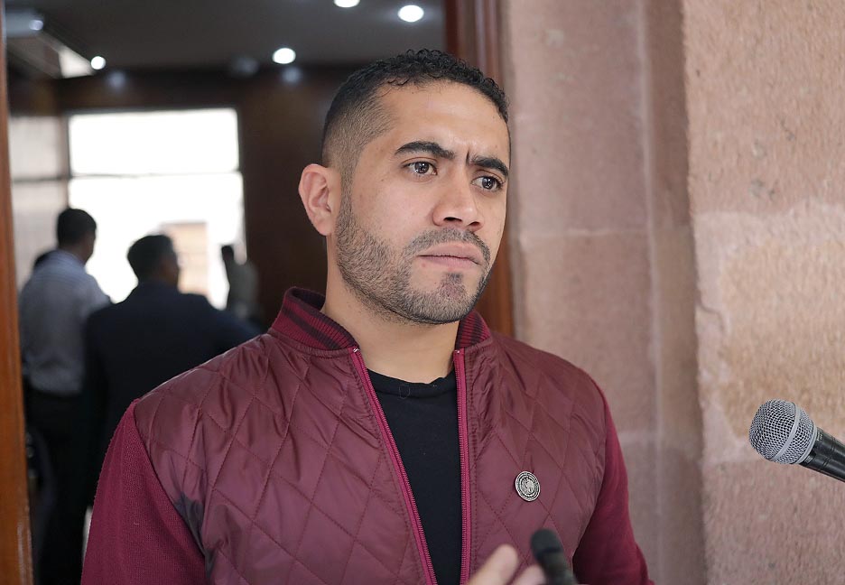 SE DECLARA EN SESIÓN PERMANENTE LA COMISIÓN DE PUNTOS CONSTITUCIONALES EN ESPERA DE LA MINUTA DE REFORMA CONSTITUCIONAL DEL SENADO DE LA REPÚBLICA EN MATERIA DE PROTECCIÓN A LA SALUD: DIP. CARLOS ARREOLA&nbsp;MALLOL