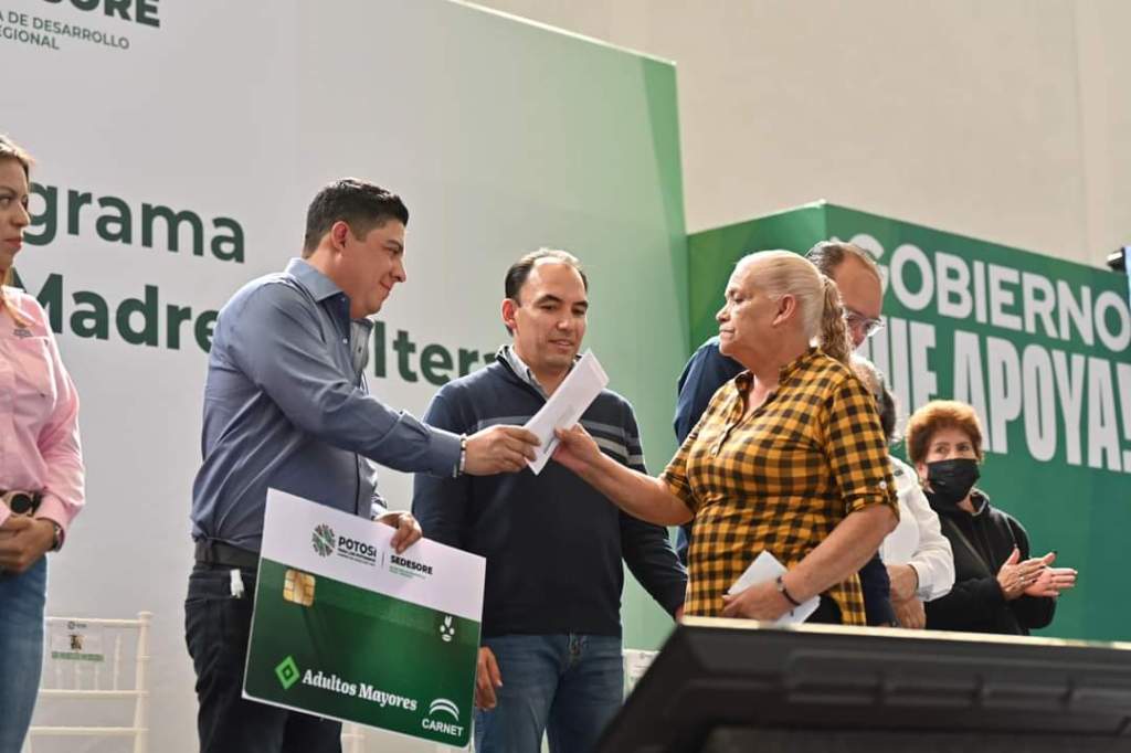 PERSONAS ADULTAS MAYORES Y MADRES SOLTERAS AVALAN APOYO DE RICARDO&nbsp;GALLARDO