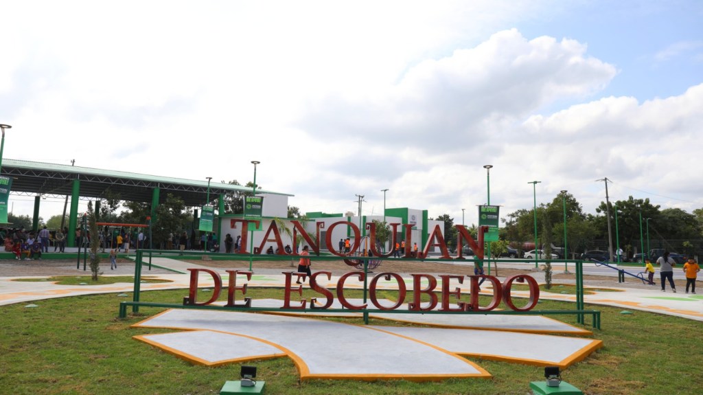 RICARDO GALLARDO INAUGURA UNIDAD DEPORTIVA EN&nbsp;TANQUIÁN