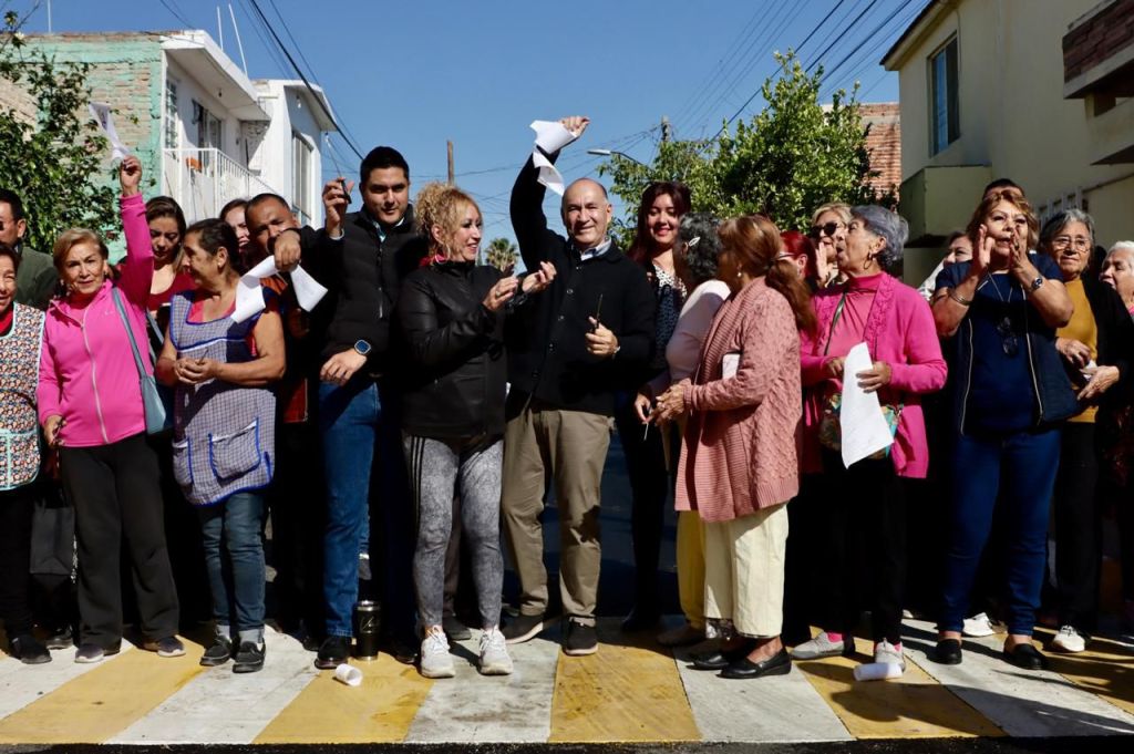 Alcalde Galindo entrega rehabilitación de la calle Antonio Villaseñor; vecinos reconocen la regeneración de San Luis&nbsp;Capital