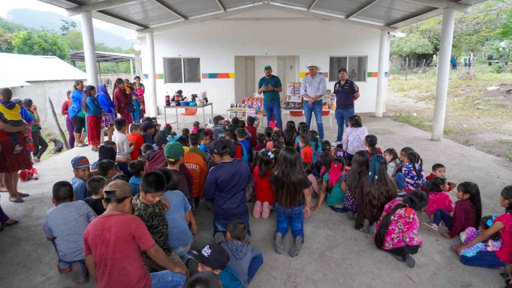 GOBIERNO ESTATAL LLEVA MÁS FESTEJOS NAVIDEÑOS A COMUNIDADES&nbsp;APARTADAS