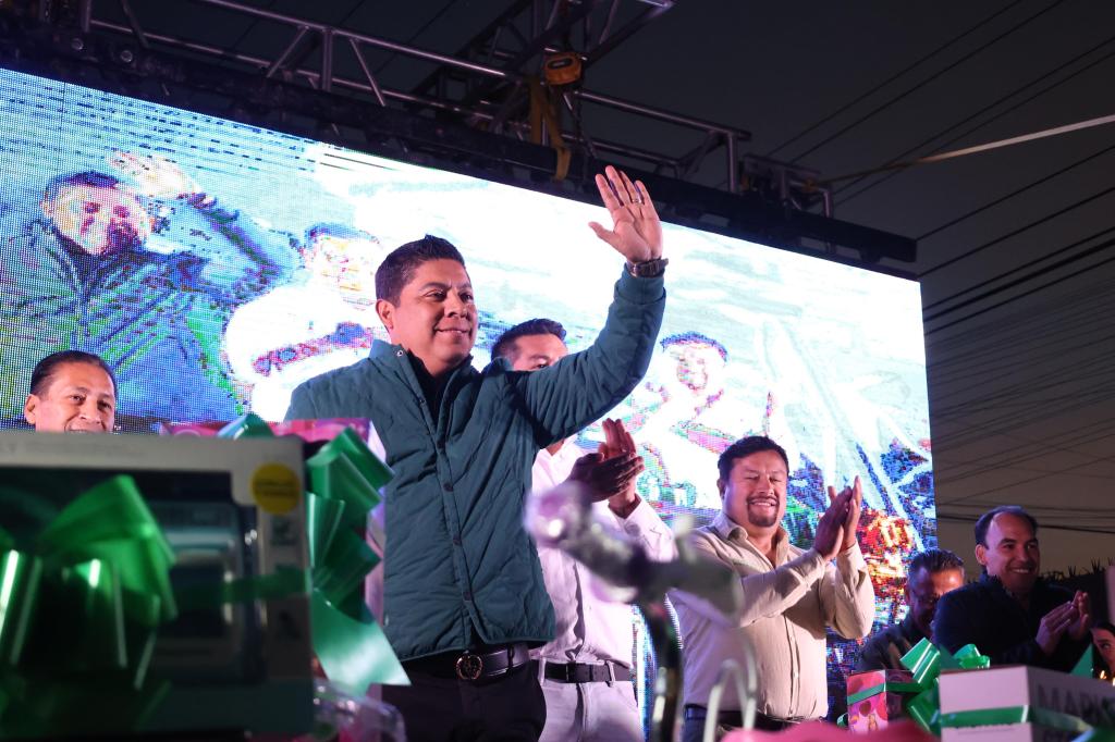 RICARDO GALLARDO RECORRE LA CAPITAL CON POSADAS&nbsp;NAVIDEÑAS