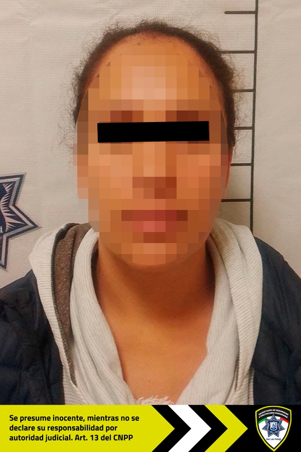 En la colonia Himno Nacional, agentes de Policía Vial detienen a una mujer por portación de diversas @rmas prohibidas