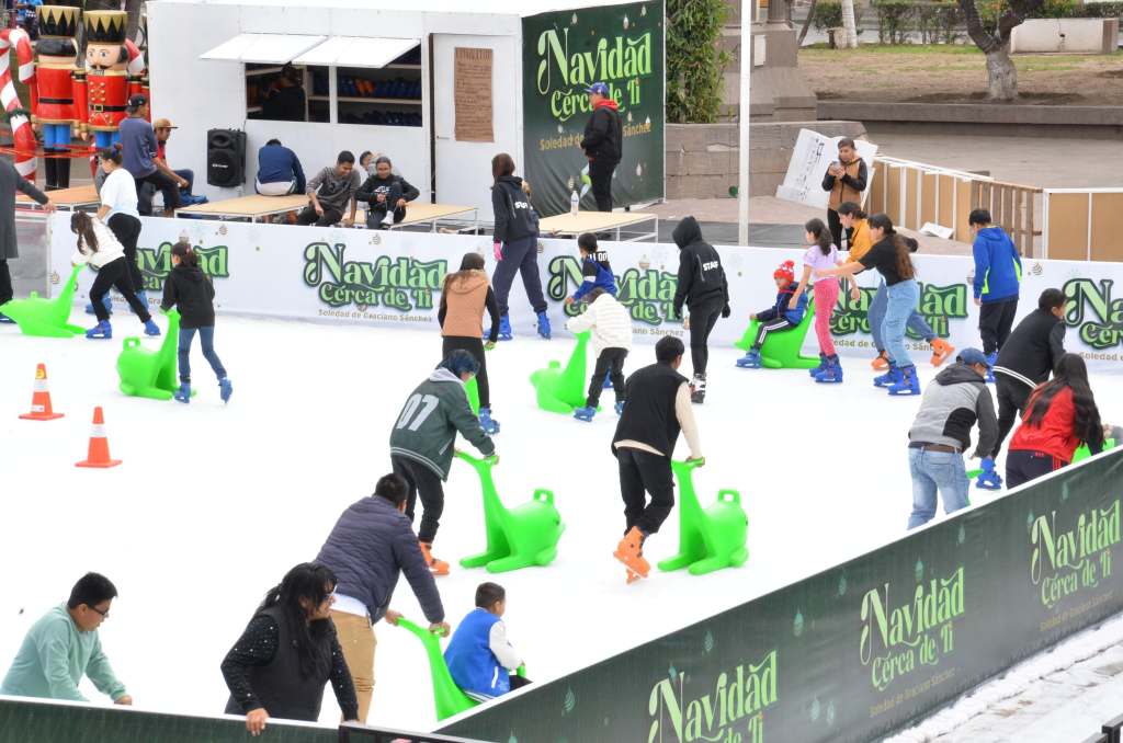 DIVERSIÓN AL MÁXIMO CONTINÚA CON PISTA DE HIELO EN SOLEDAD: GRAN ATRACTIVO&nbsp;NAVIDEÑO