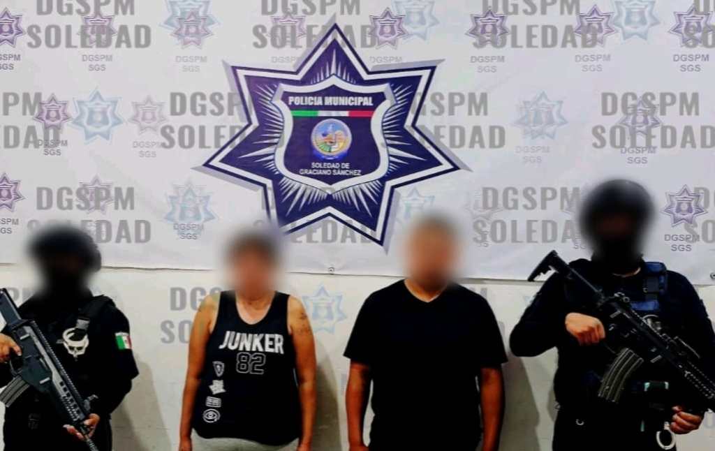 POLICÍAS DE SOLEDAD ASEGURAN 74 DOSIS DE DR@GA A PAREJA EN LA COLONIA MORELOS 2