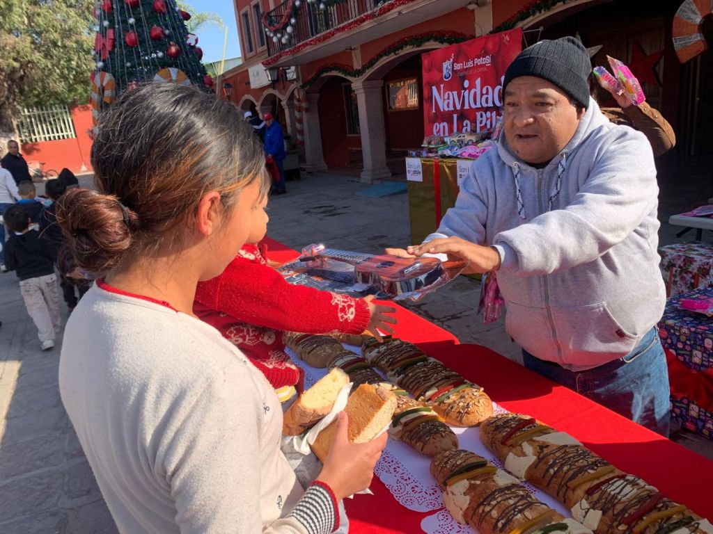 El Gobierno de la Capital parte la tradicional Rosca de Reyes en la Delegación La&nbsp;Pila