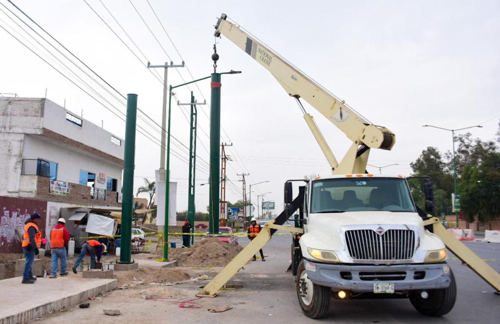 SOLEDENSES RECONOCEN RAPIDEZ Y APOYO A LA SEGURIDAD VIAL CON PUENTE PEATONAL EN BUL. VALLE DE LOS&nbsp;FANTASMAS