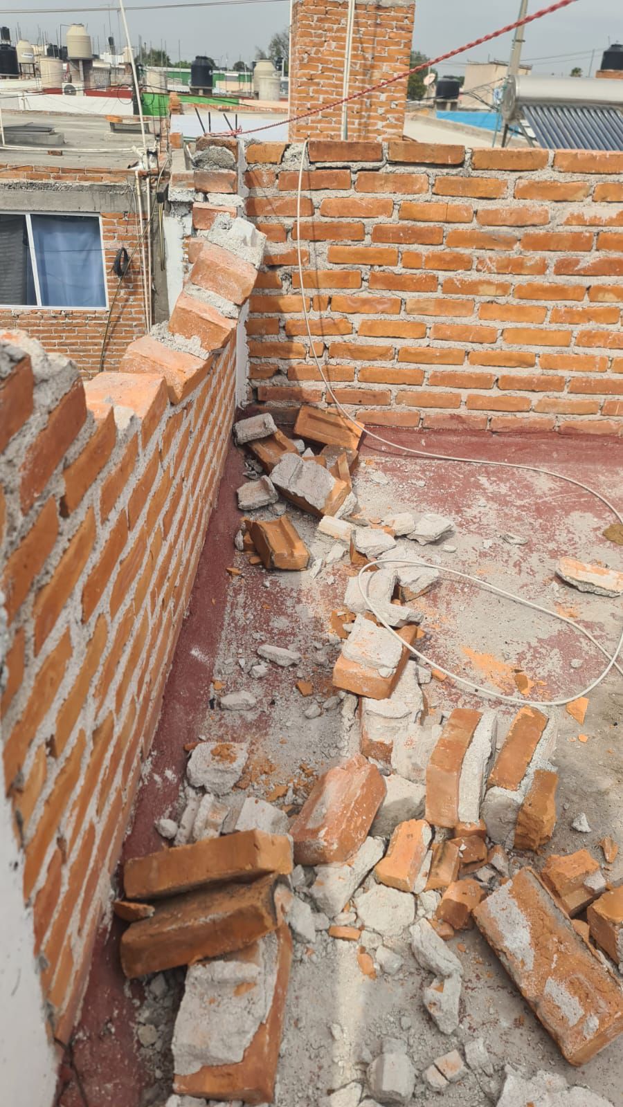 EJECUTIVO ESTATAL SUPERVISA VIVIENDAS AFECTADAS EN EXPLOSIÓN DE FIN DE&nbsp;AÑO