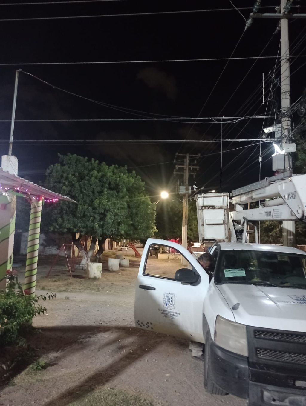 Gobierno de la Capital rehabilita alumbrado público en la colonia Juan&nbsp;Sarabia