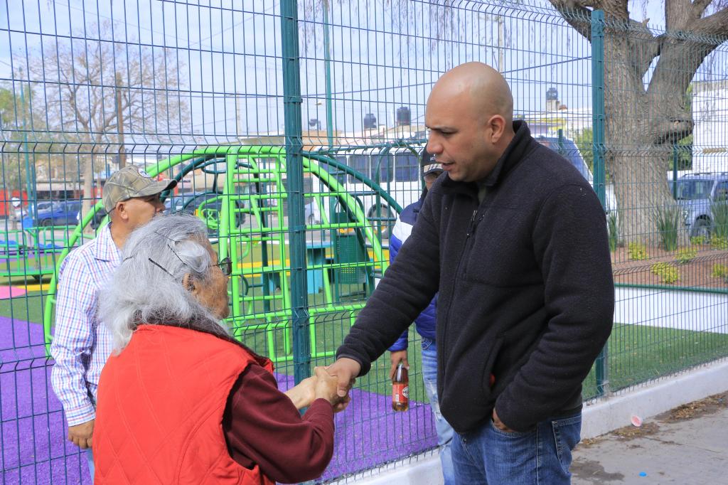 ADULTOS MAYORES DE VILLA DE POZOS AGRADECEN APOYO DE TERESA&nbsp;RIVERA