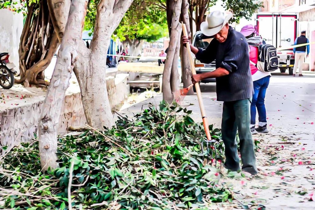 ISMAEL HERNÁNDEZ RECORRE VILLA DE REYES PARA ATENDER REPORTES&nbsp;CIUDADANOS