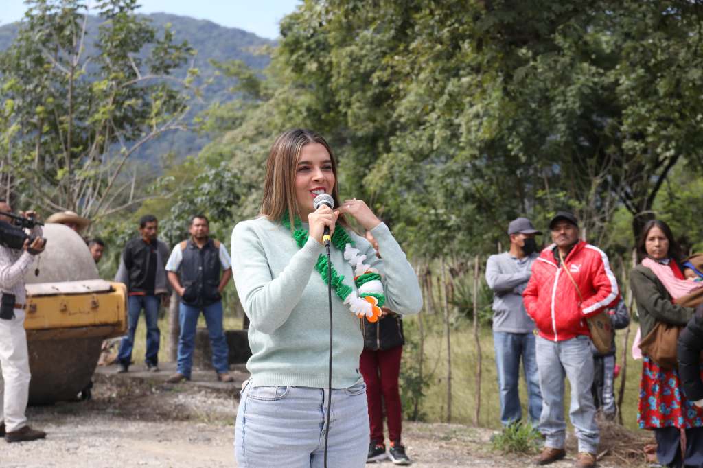 ARRANCA REHABILITACIÓN DE CAMINO GESTIONADO POR LA SENADORA RUTH GONZÁLEZ EN&nbsp;AQUISMÓN