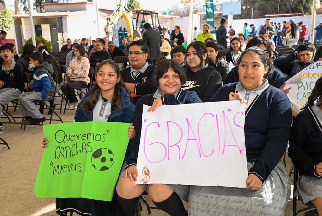 COMUNIDAD ESTUDIANTIL DE TELESECUNDARIA EN SOLEDAD RESALTAN RESPALDO DEL ALCALDE JUAN MANUEL NAVARRO