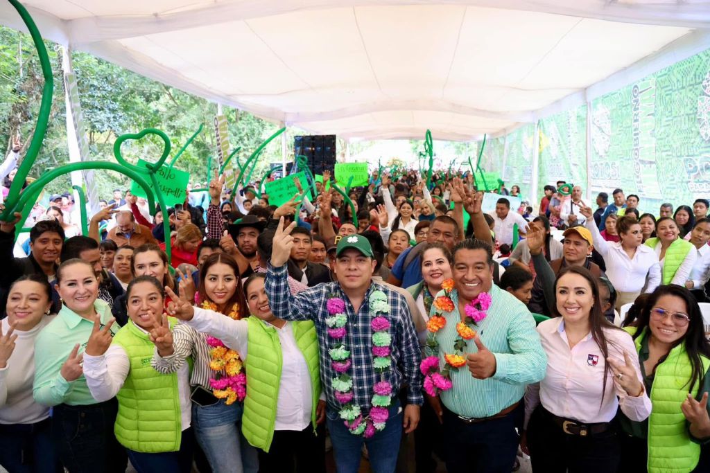 RICARDO GALLARDO ENTREGA EL CAMINO RETROCESO-GUAXCUACO EN&nbsp;TAMAZUNCHALE