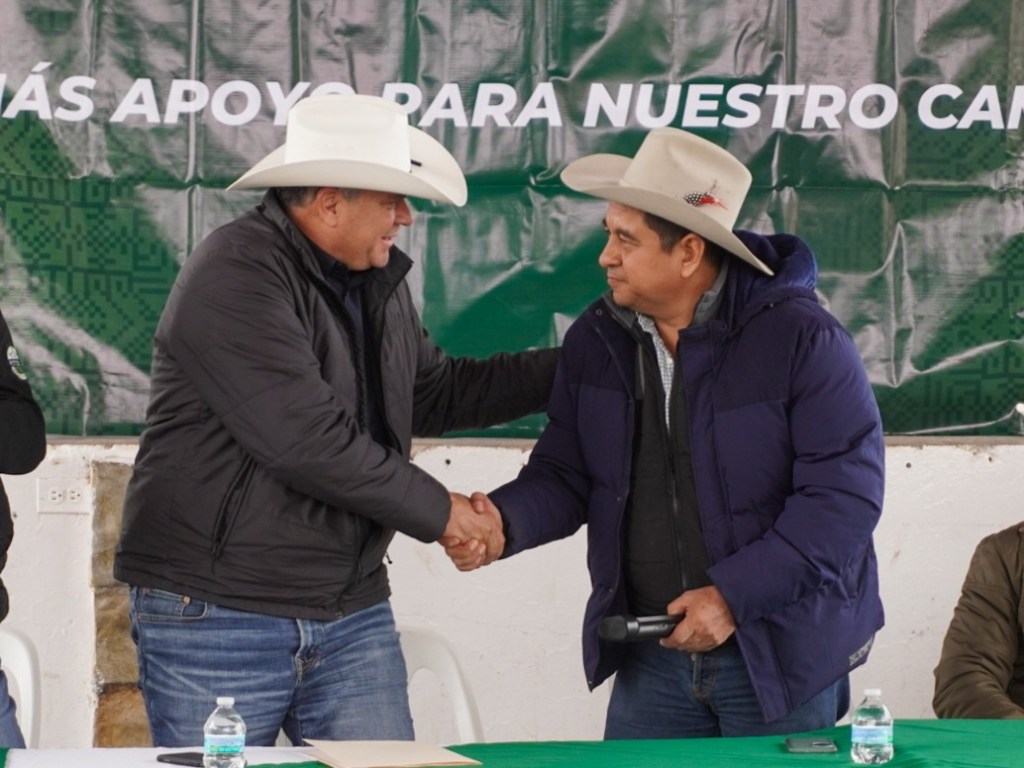 GOBIERNO DEL ESTADO ENTREGA SEMILLAS DE MAÍZ A&nbsp;PRODUCTORES