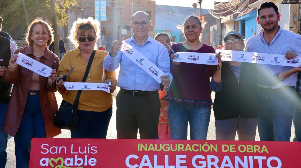 Alcalde Enrique Galindo moderniza la Capital: entrega pavimentación de calle&nbsp;Grafito