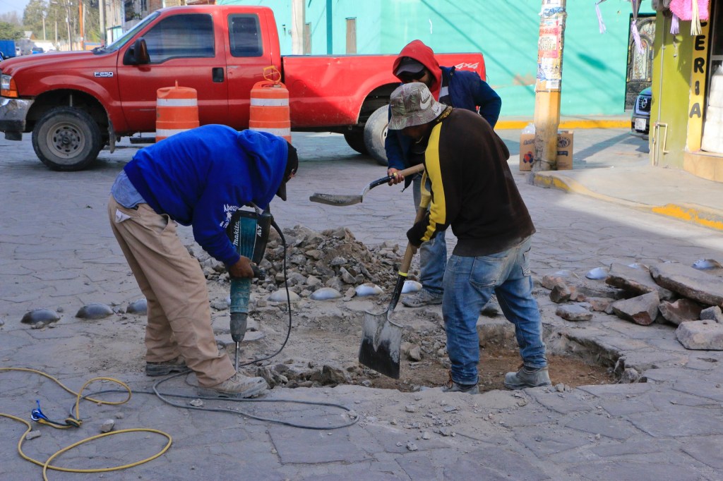 PAVIMENTACIÓN Y ALUMBRADO SON PRIORIDAD EN VILLA DE&nbsp;POZOS
