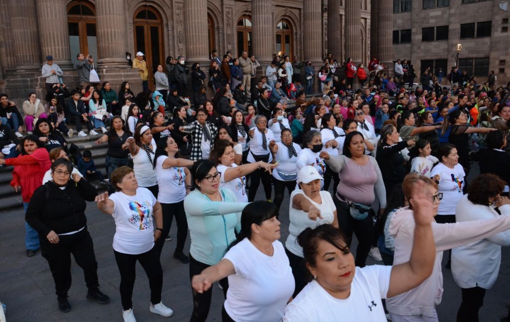 Extraordinaria respuesta se tuvo en la Súper Clase de Ritmos a cargo de la Dirección de Deporte del Gobierno de la Capital