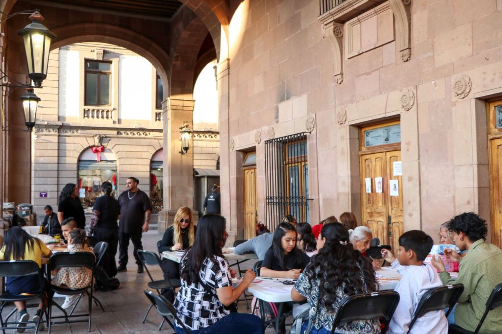 Un éxito el taller de grabado público en la arquería de Palacio&nbsp;Municipal