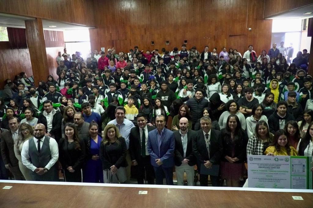 GOBIERNO DEL ESTADO ENTREGA CERTIFICADOS DE INGLÉS A JÓVENES