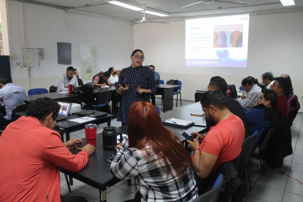 Científica Alethia Muñiz reconoció del Alcalde Enrique Galindo, por su interés de llevar ciencia a población&nbsp;femenina