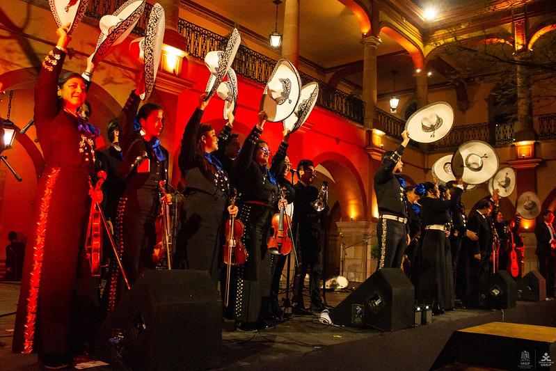 El Mariachi Universitario celebra el amor con romántico concierto