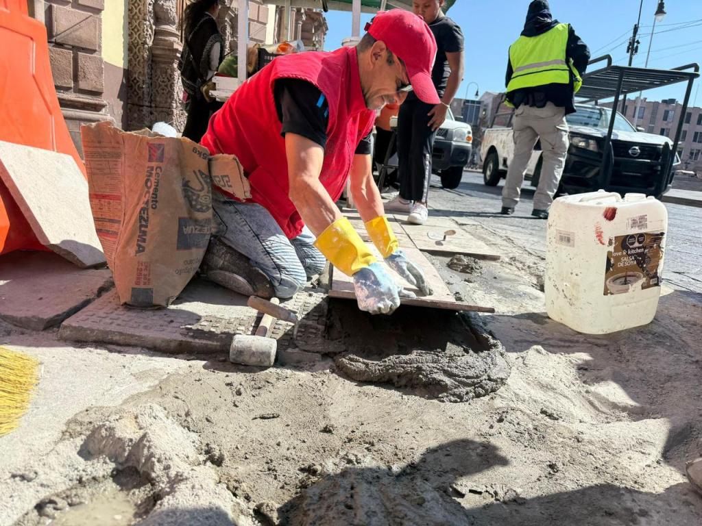Se refuerza el mantenimiento en el Centro Histórico del San Luis Amable: se mejora infraestructura&nbsp;peatonal