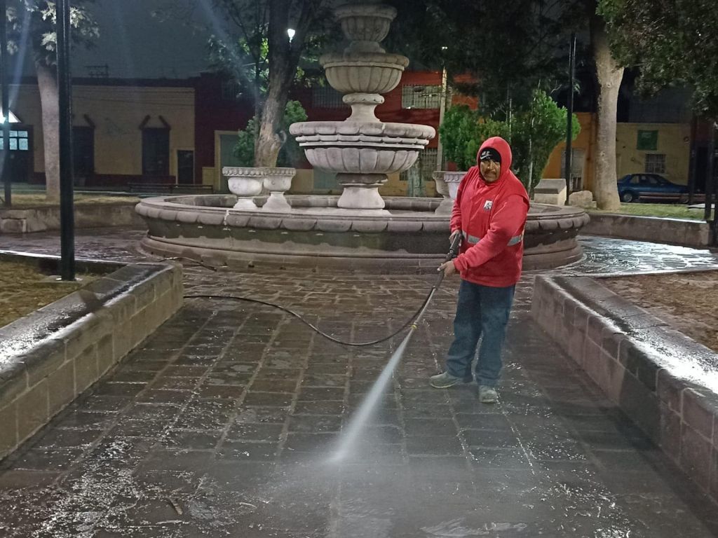 Incluso por la noche, el Gobierno de la Capital trabaja en el mantenimiento de la&nbsp;ciudad