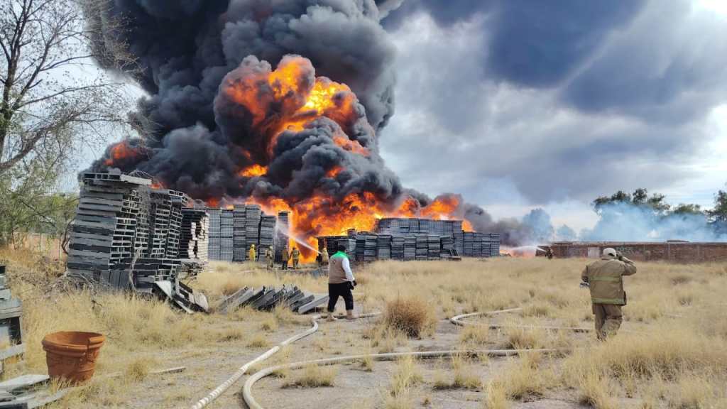 INCENDIO DE LA EMPRESA DE TARIMAS FUE PROVOCADO FISCALIA ABRIRÁ CARPETA DE INVESTIGACIÓN PROTECCIÓN CIVIL ESTATAL: DIRECTOR DE PROTECCIÓN CIVIL&nbsp;ESTATAL