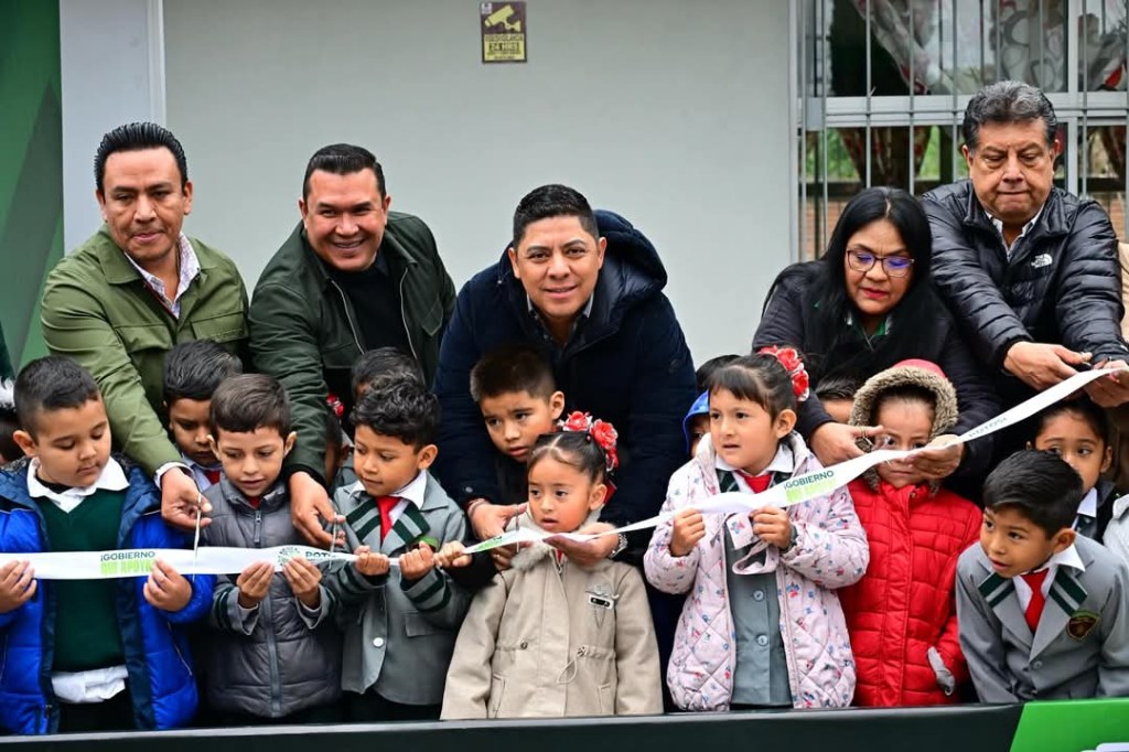 COMUNIDAD EDUCATIVA AGRADECE OBRAS EN ESCUELA DE RIOVERDE