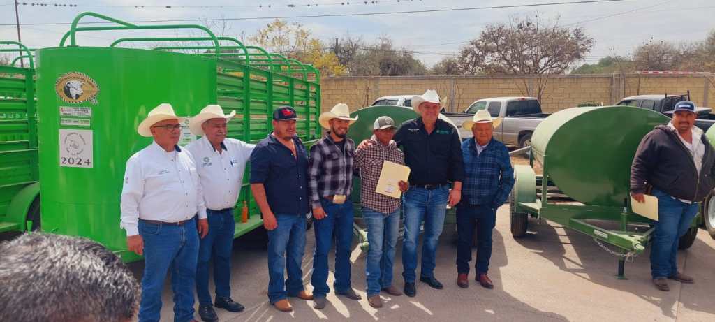 PRODUCTORES SOLEDENSES RECIBEN EQUIPAMIENTO DEL GOBIERNO ESTATAL