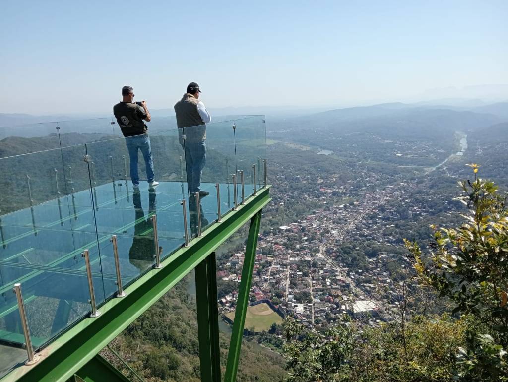 PROTECCIÓN CIVIL ESTATAL REALIZA CLAUSURA PARCIAL DE MIRADOR EN TAMAZUNCHALE