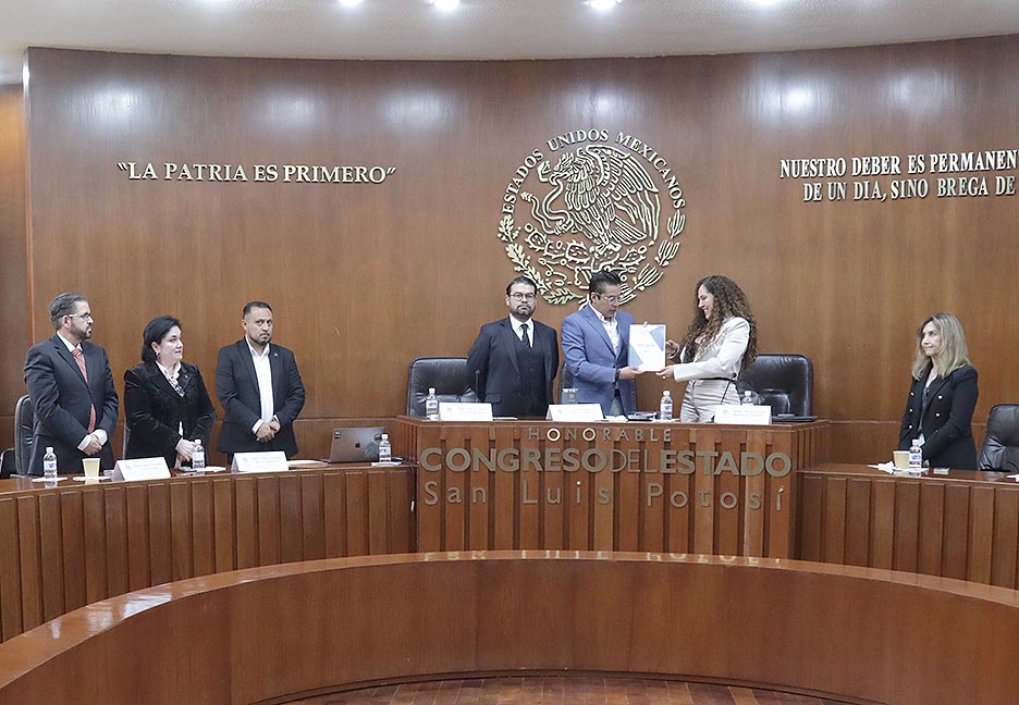MAGISTRADOS DEL TRIBUNAL ESTATAL DE JUSTICIA ADMINISTRATIVA ENTREGARON EL INFORME DE ACTIVIDADES 2024 AL PRESIDENTE DE LA DIRECTIVA DIP. CUAUHTLI FERNANDO BADILLO&nbsp;MORENO