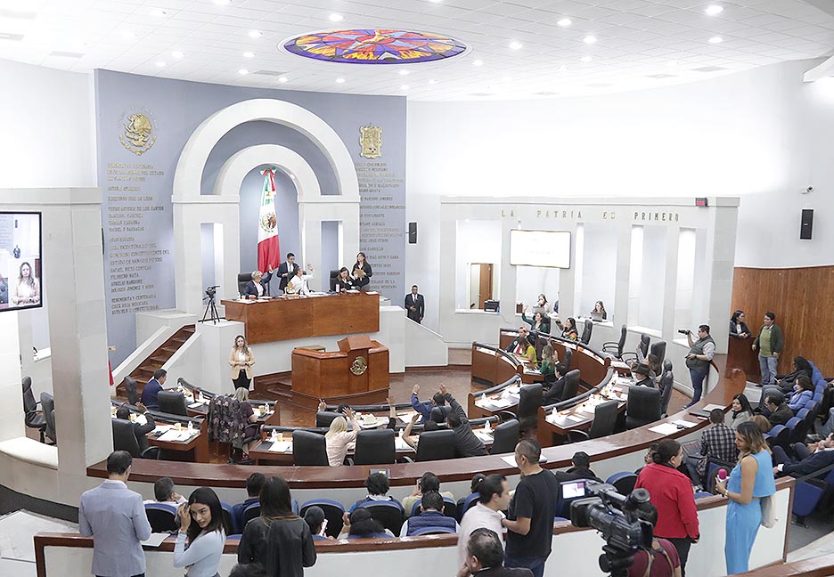 SE APROBÓ LA DECLARATORIA DEL CONSTITUYENTE PERMANENTE PARA REFORMAR LA CONSTITUCIÓN POLÍTICA DEL ESTADO PARA QUE LA UASLP IMPLEMENTE ACCIONES PARA OBSERVAR EL PRINCIPIO DE PARIDAD DE&nbsp;GÉNERO