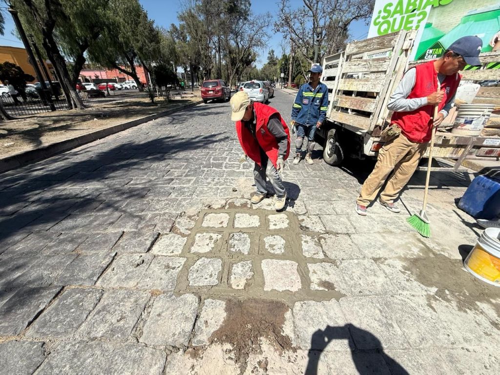 Gobierno de la Capital refuerza mantenimiento vial en el Centro Histórico, mediante bacheo y rehabilitación&nbsp;urbana