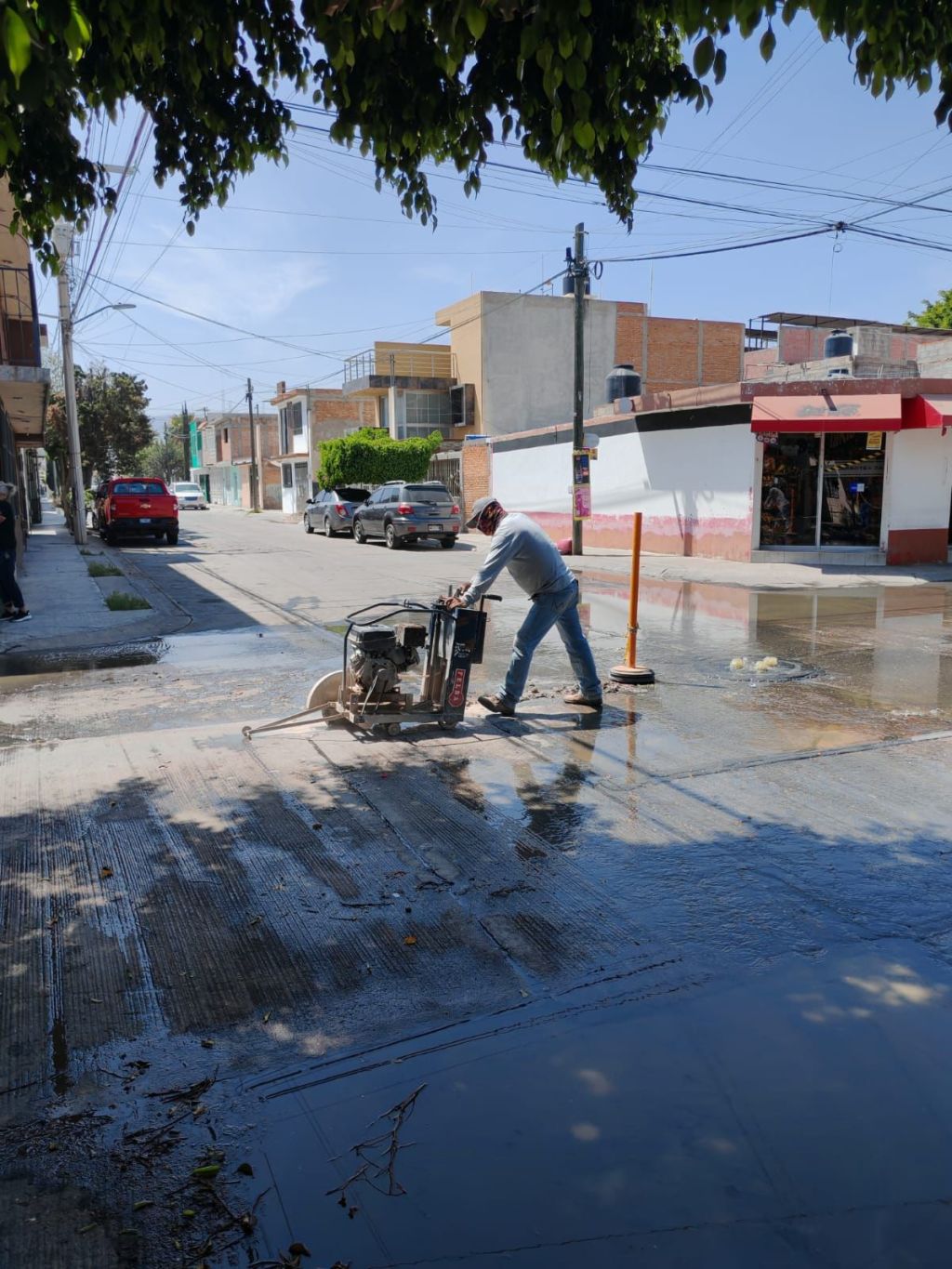 Inicia Interapas reparación de colapso en calle Acanto en colonia&nbsp;Dalias.