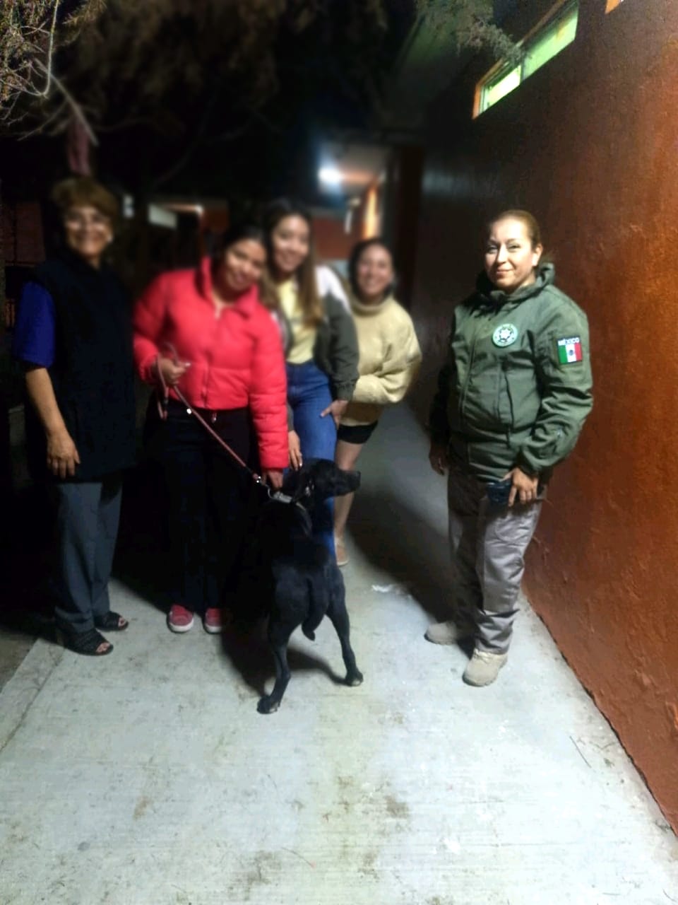 GUARDIA CIVIL DE SOLEDAD REÚNE A MASCOTA EXTRAVIADA CON SU FAMILIA&nbsp;PROPIETARIA