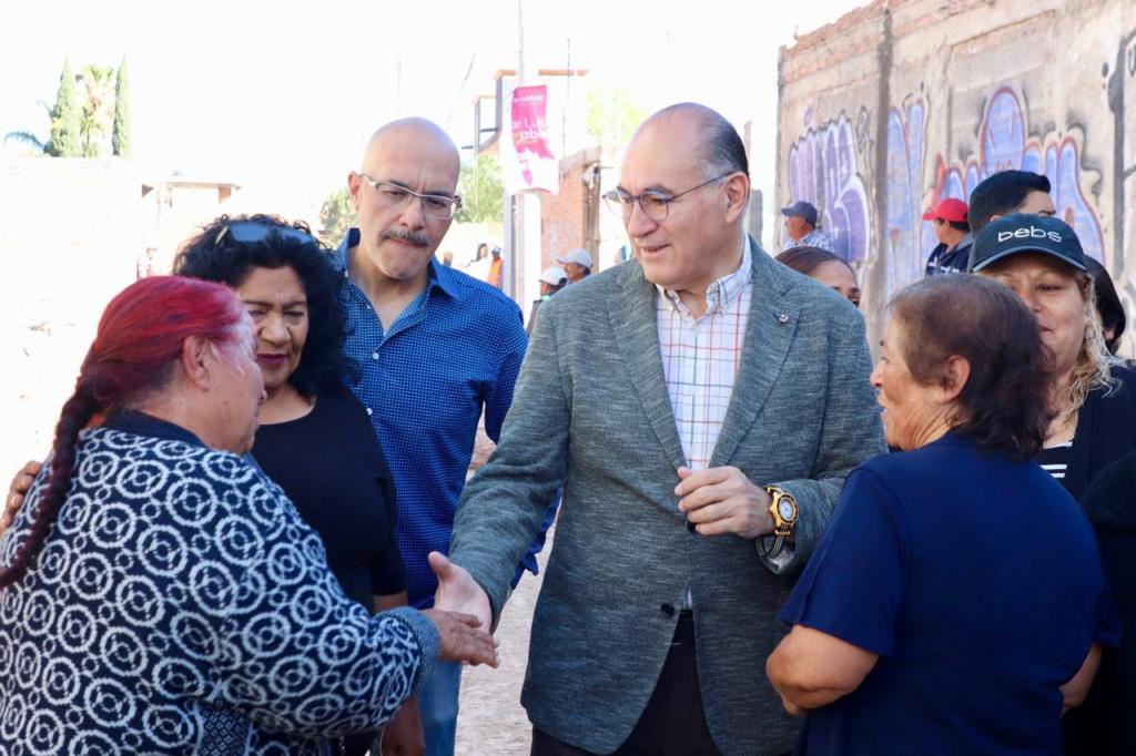 Mejor calidad de vida, con nuevas vialidades en la colonia Los Limones