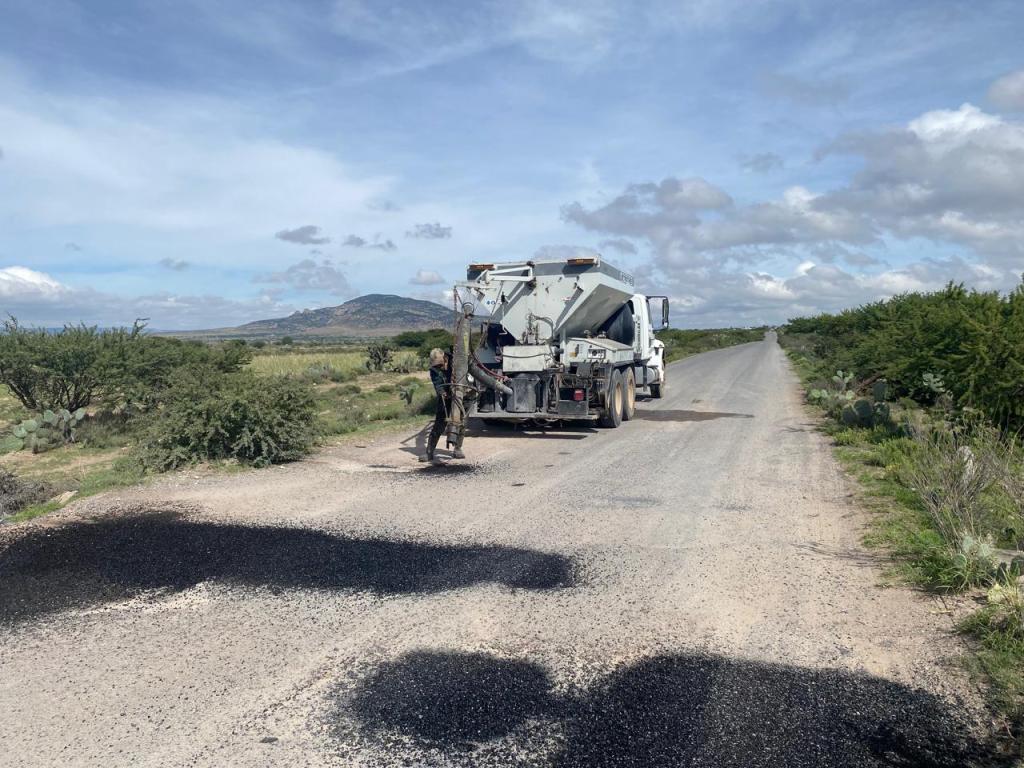 EL GOBIERNO ESTATAL CONSERVA CARRETERAS Y CAMINOS DE VILLA DE ARRIAGA