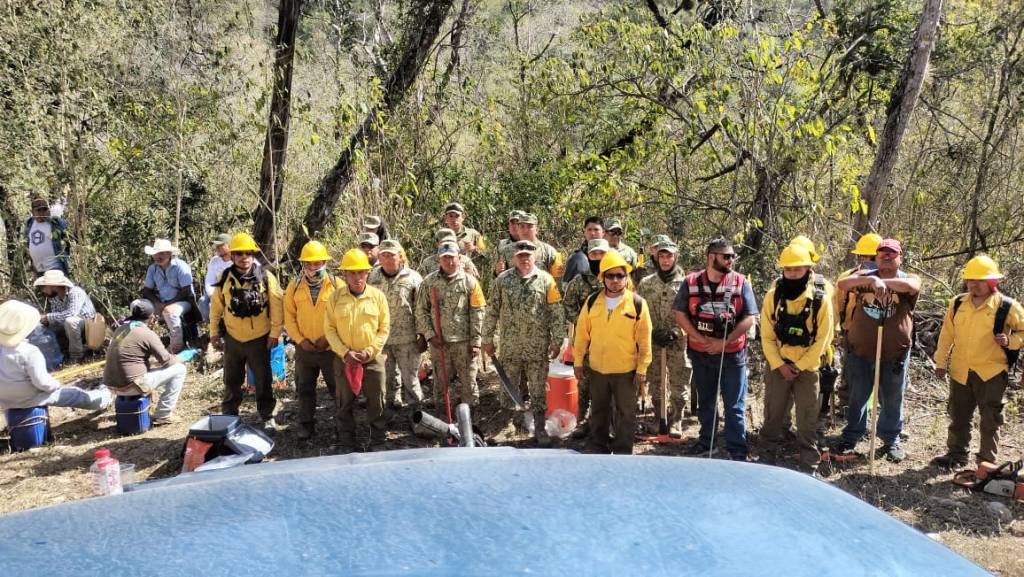 Ejército Mexicano despliega elementos en la huasteca potosina para aplicar el Plan DN-III-E en incendios&nbsp;forestales.