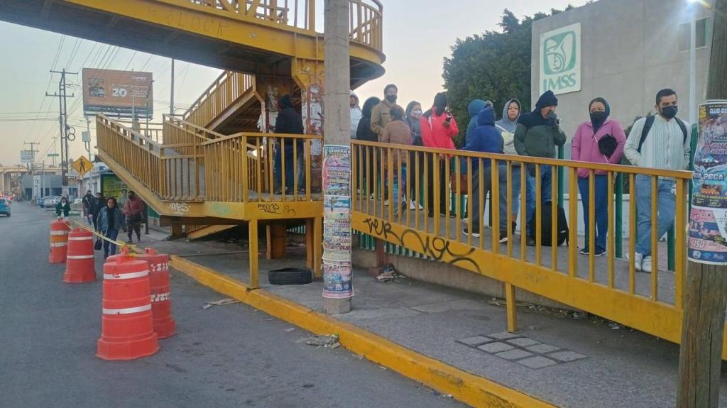 Alcalde Enrique Galindo Ceballos propone instalar elevador en Puente peatonal de la Clínica 45