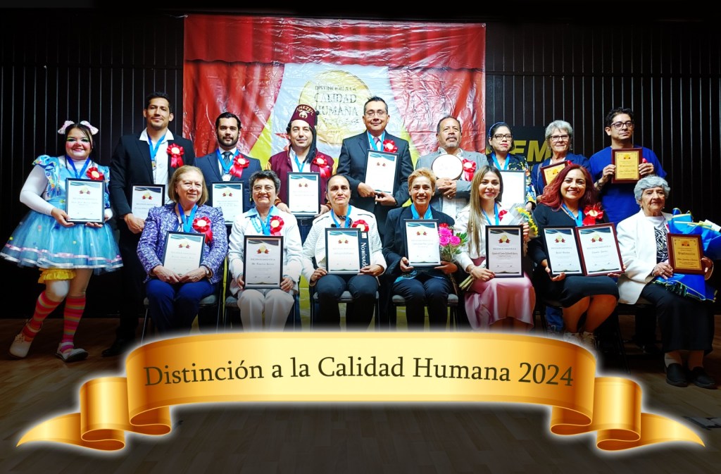Ciudadanos Observando Entrega de la Distinción a la Calidad Humana&nbsp;2024