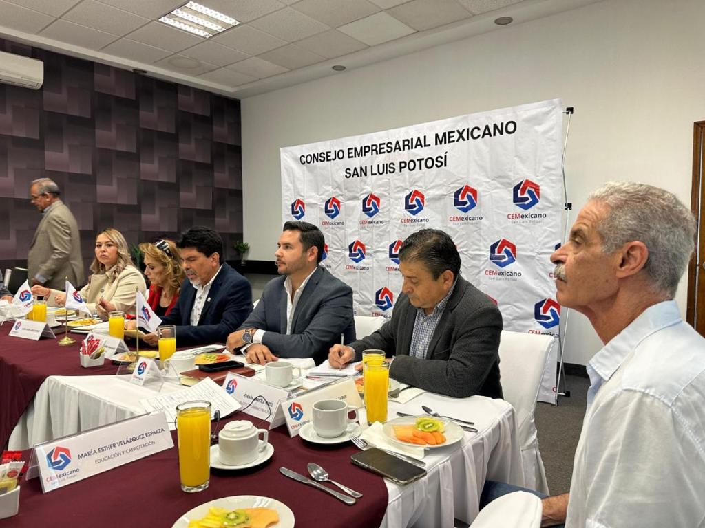 ATIENDE Y GESTIONA REGIDOR, RUBÉN LÁRRAGA SOLICITUDES DE CÁMARAS EMPRESARIALES