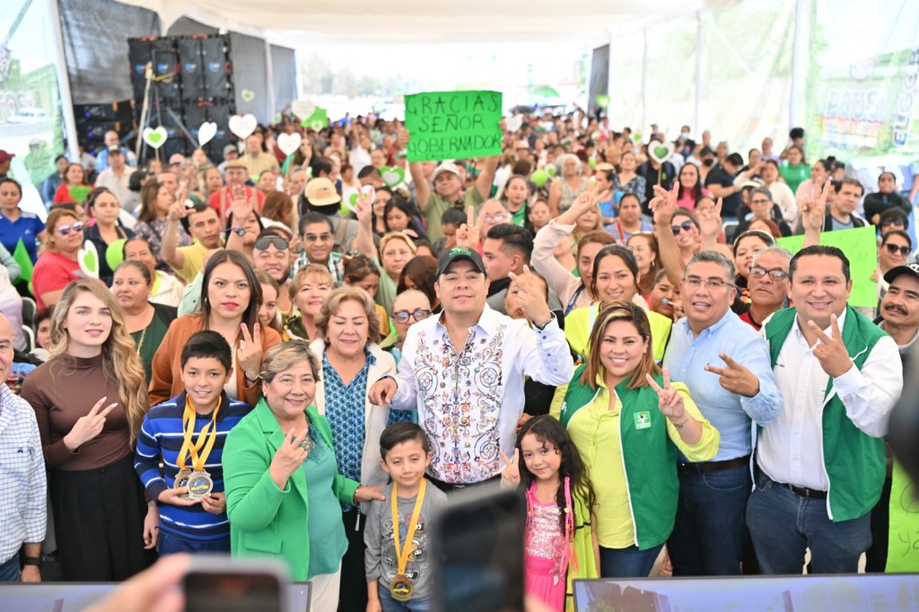 RICARDO GALLARDO ENTREGA MODERNO Y SEGURO PUENTE PEATONAL EN&nbsp;SOLEDAD