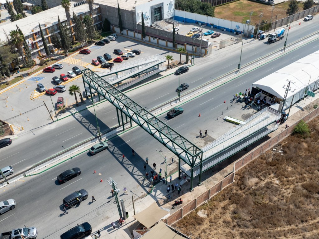 FAMILIAS SOLEDENSES AGRADECEN A RICARDO GALLARDO POR PUENTE PEATONAL