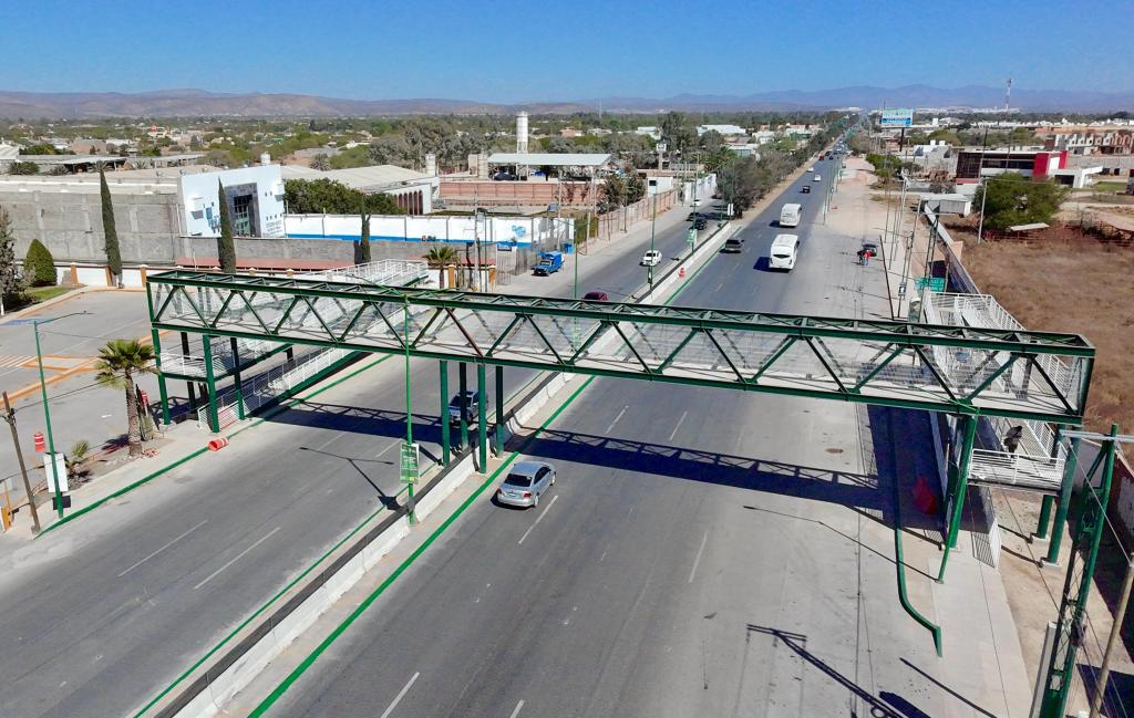 SOLEDENSES CELEBRAN LA SEGURIDAD Y MOVILIDAD SEGURA DE PERSONAS CON NUEVO PUENTE PEATONAL EN B. VALLE DE LOS FANTASMAS